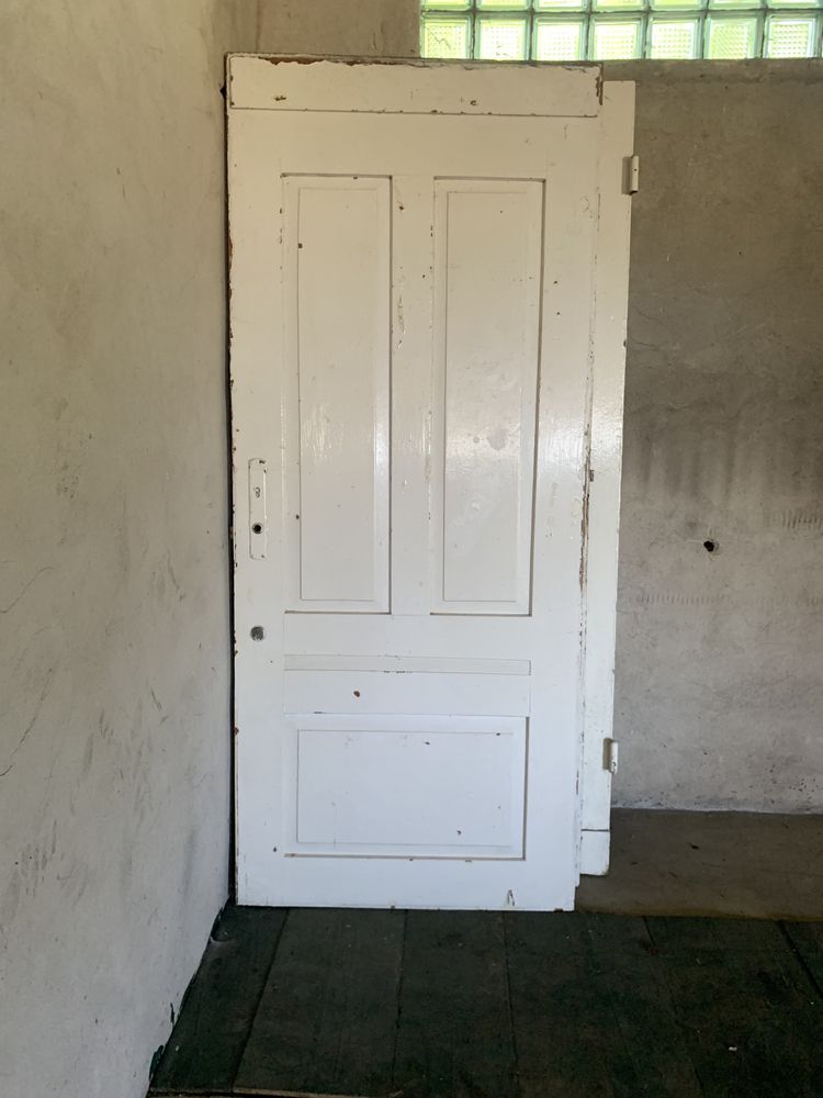 Drewniane drzwi do renowacji