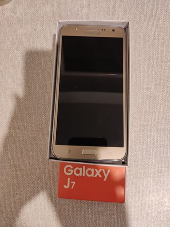 Телефон Галакси J7