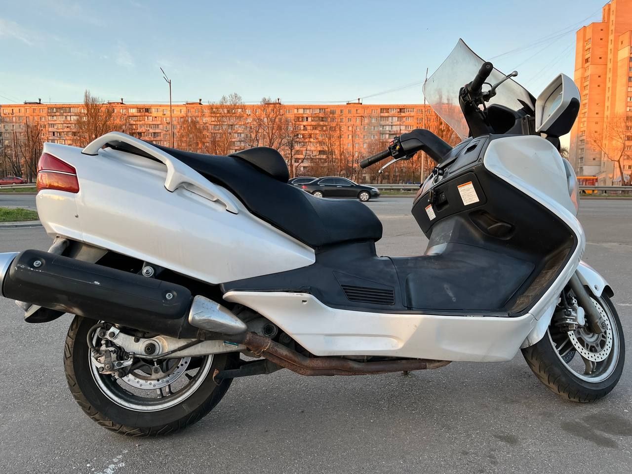 Продам свій Максі-скутер Suzuki Skywave 650 2001року