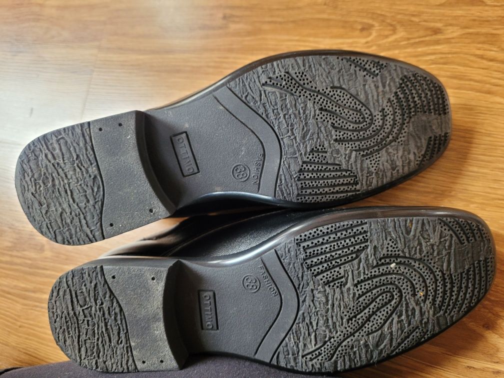 Czarne buty komunijne do garnituru r. 38 dł. wkładki 22 cm