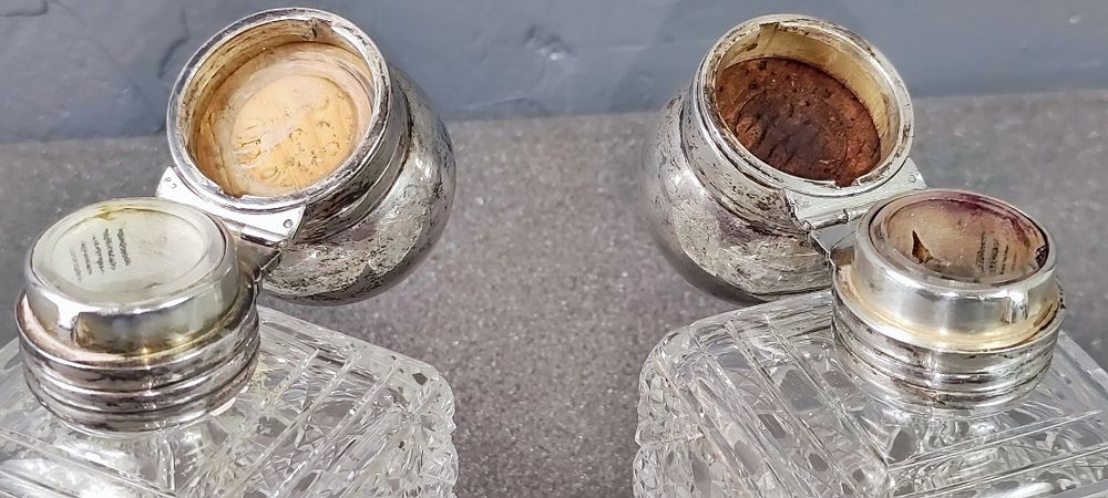 Dwie karafki okute srebrem próby 800 Francja korki  zakręc