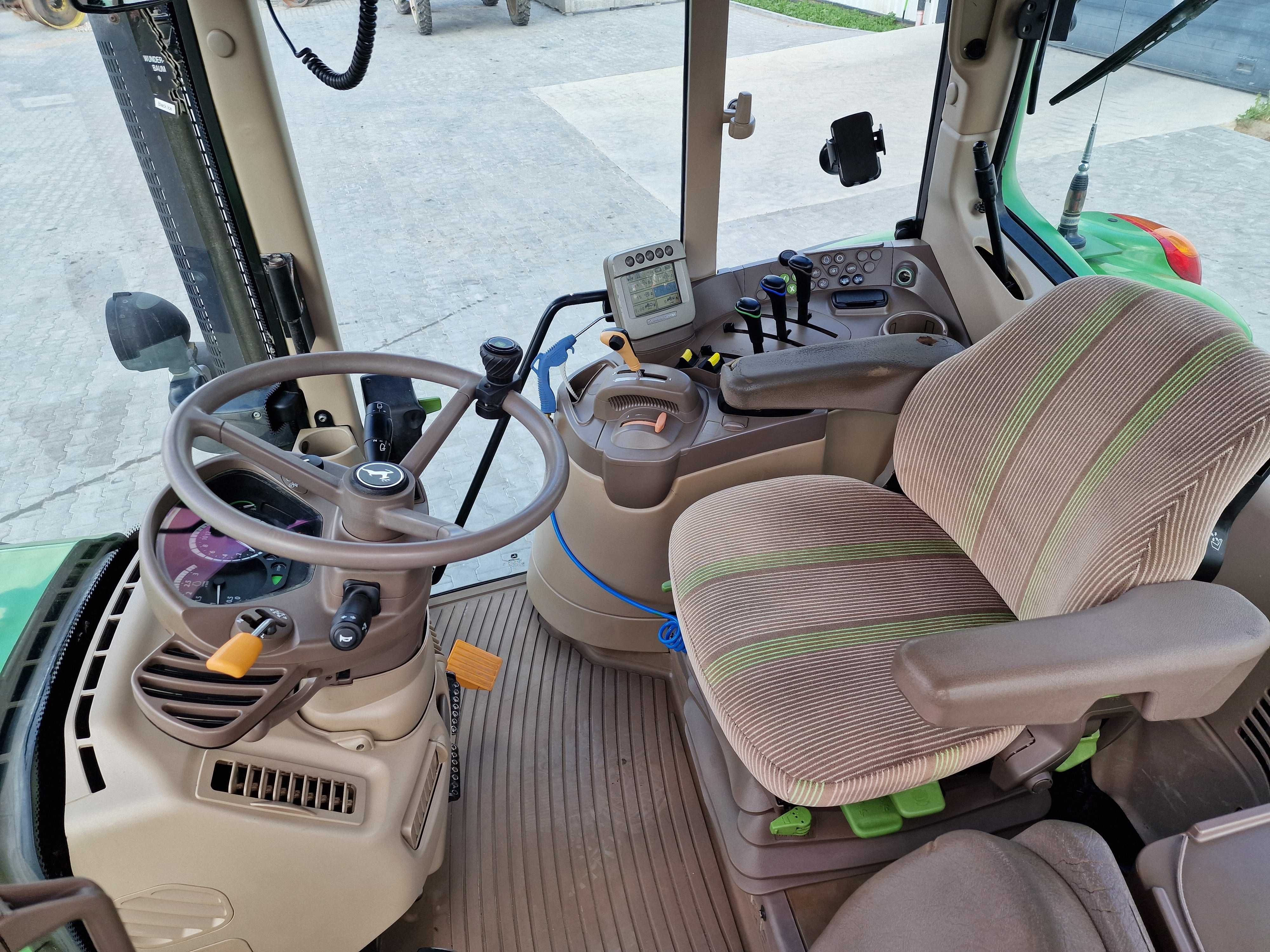 Wynajem ciągnika rolniczego John Deere 6930, 160KM-182KM