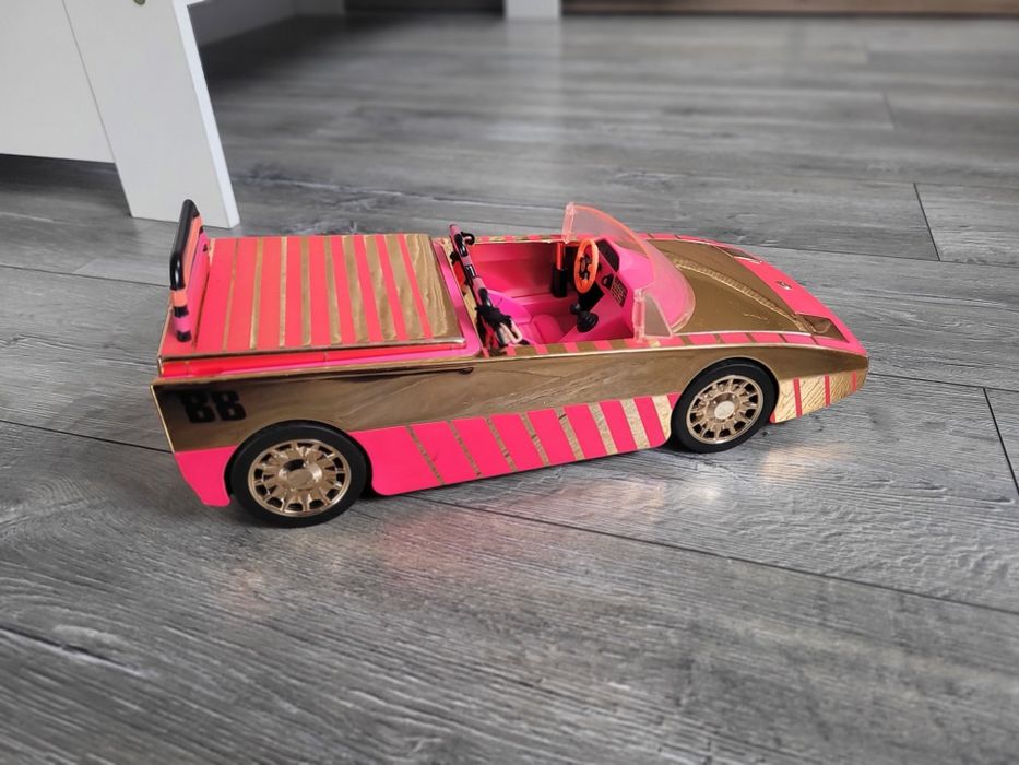Różowe auto L.O.L Suprise z basenem