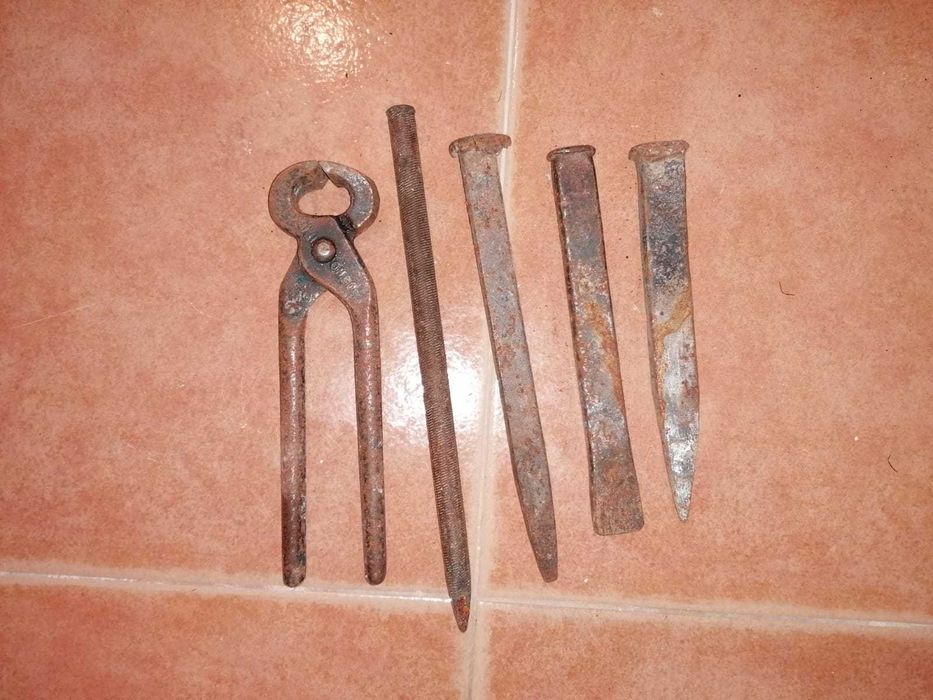 Ponteiros em ferro e alicate