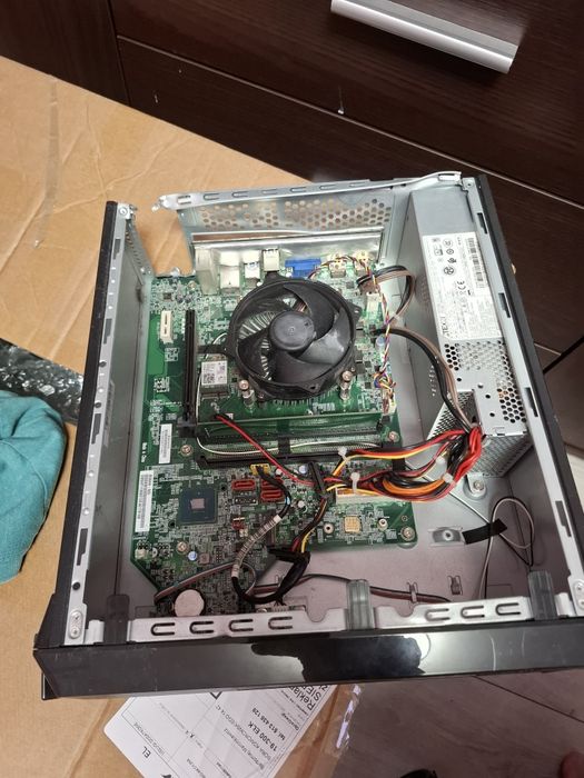 Komputer acer i3 8100 4rdzenie 4gb ddr4 Płyta główna wifi Windows 11!!