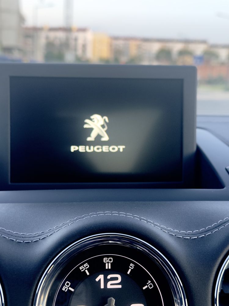 Peugeot RCZ 1.6 THP carbon roof