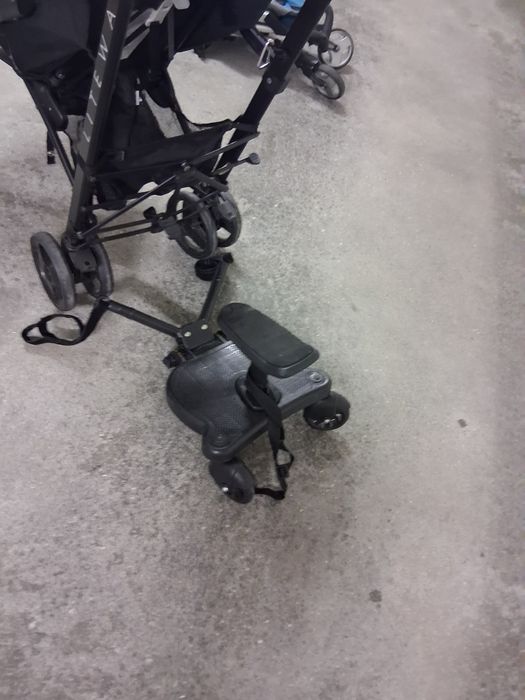 Prancha / scate para criança para ligar ao carro de passeio do irmão