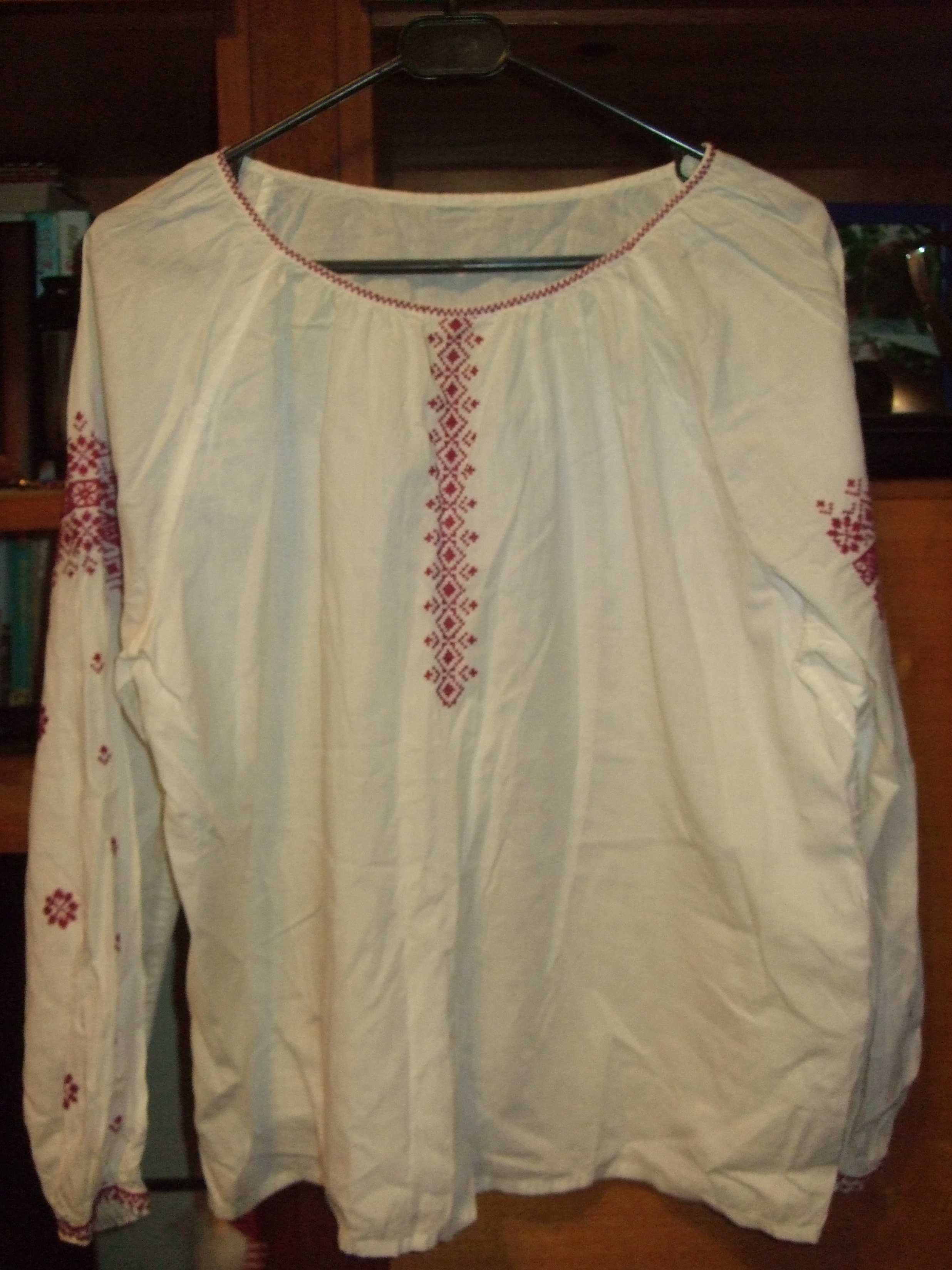 Блуза женская вышивкой.