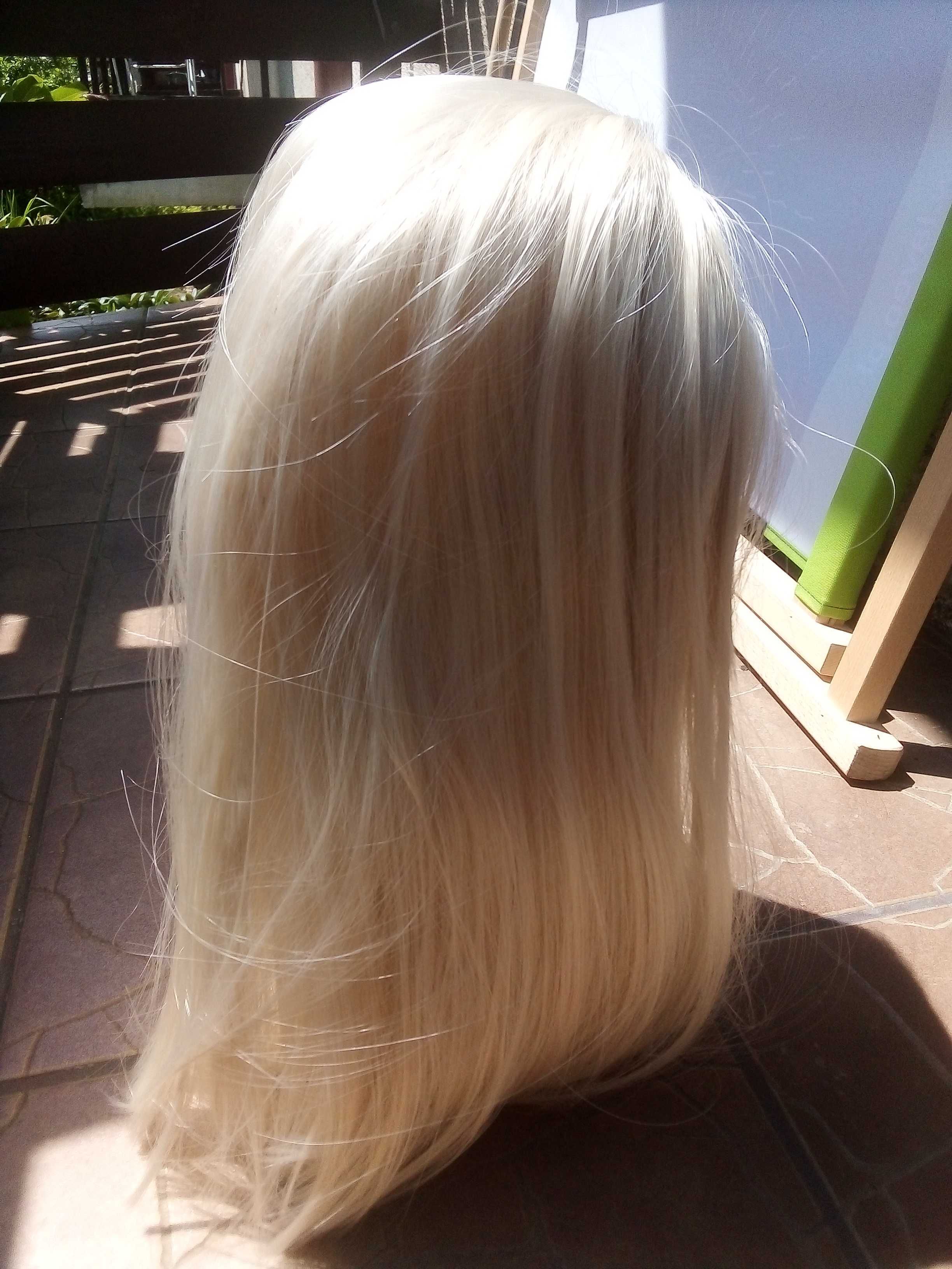 Peruka  nieużywana jasny blond elegancka efektowna.