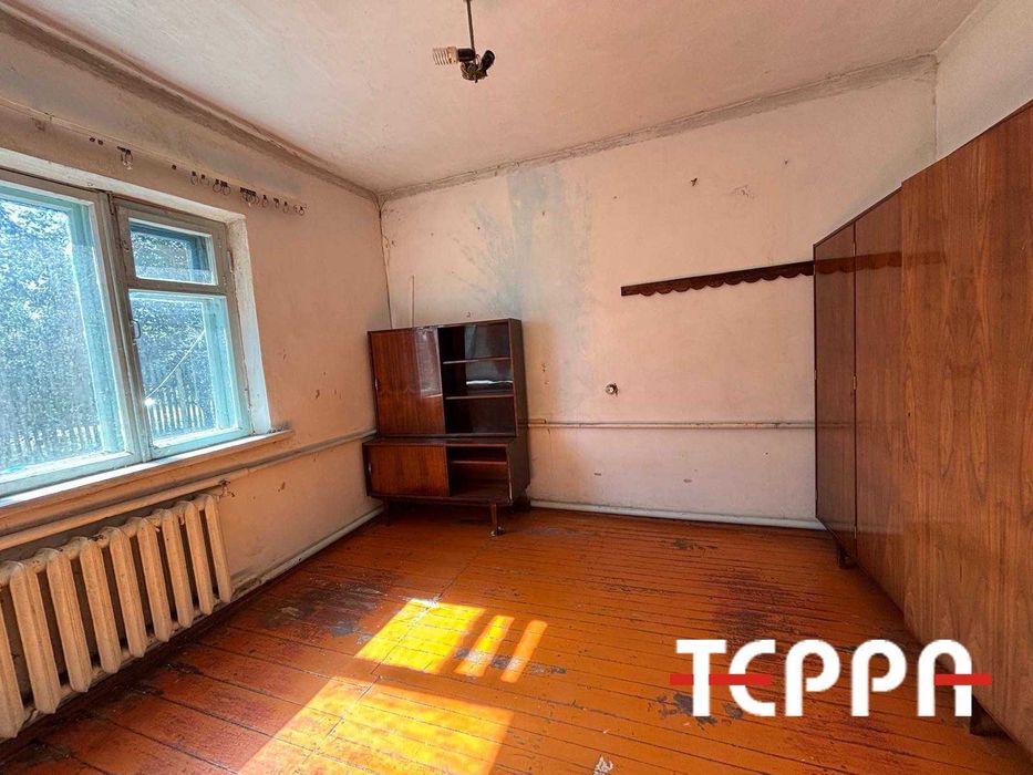 Продаж будинку, 4 окремі кімнати, Тепличне