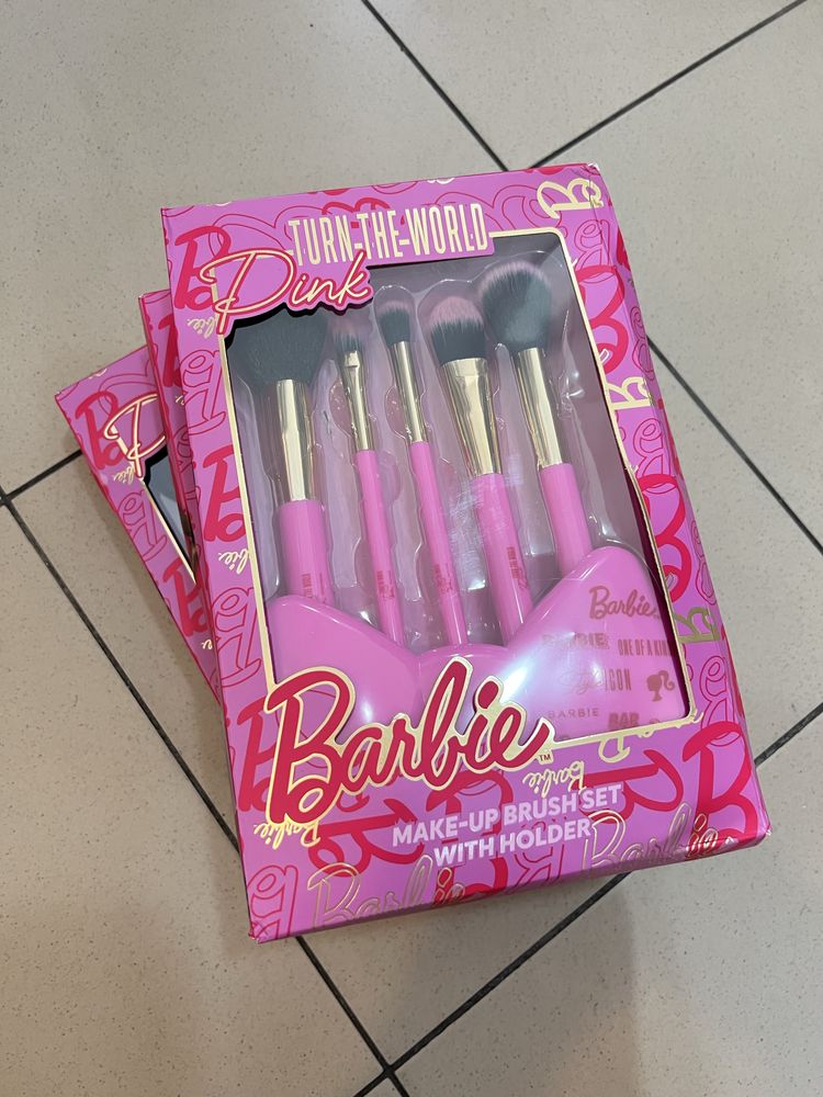 Pędzle w stojaku Barbie