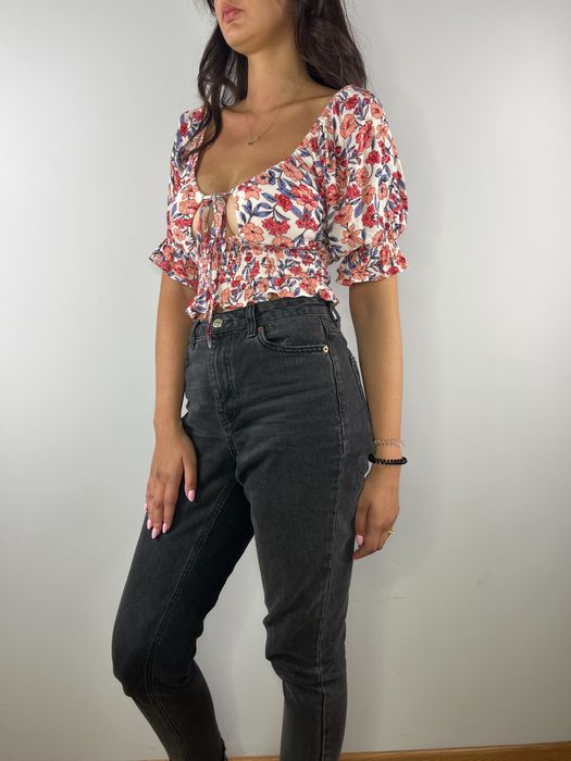 Kolorowa bluzka top boho crop top z dekoltem Kendall + Kylie rozmiar M