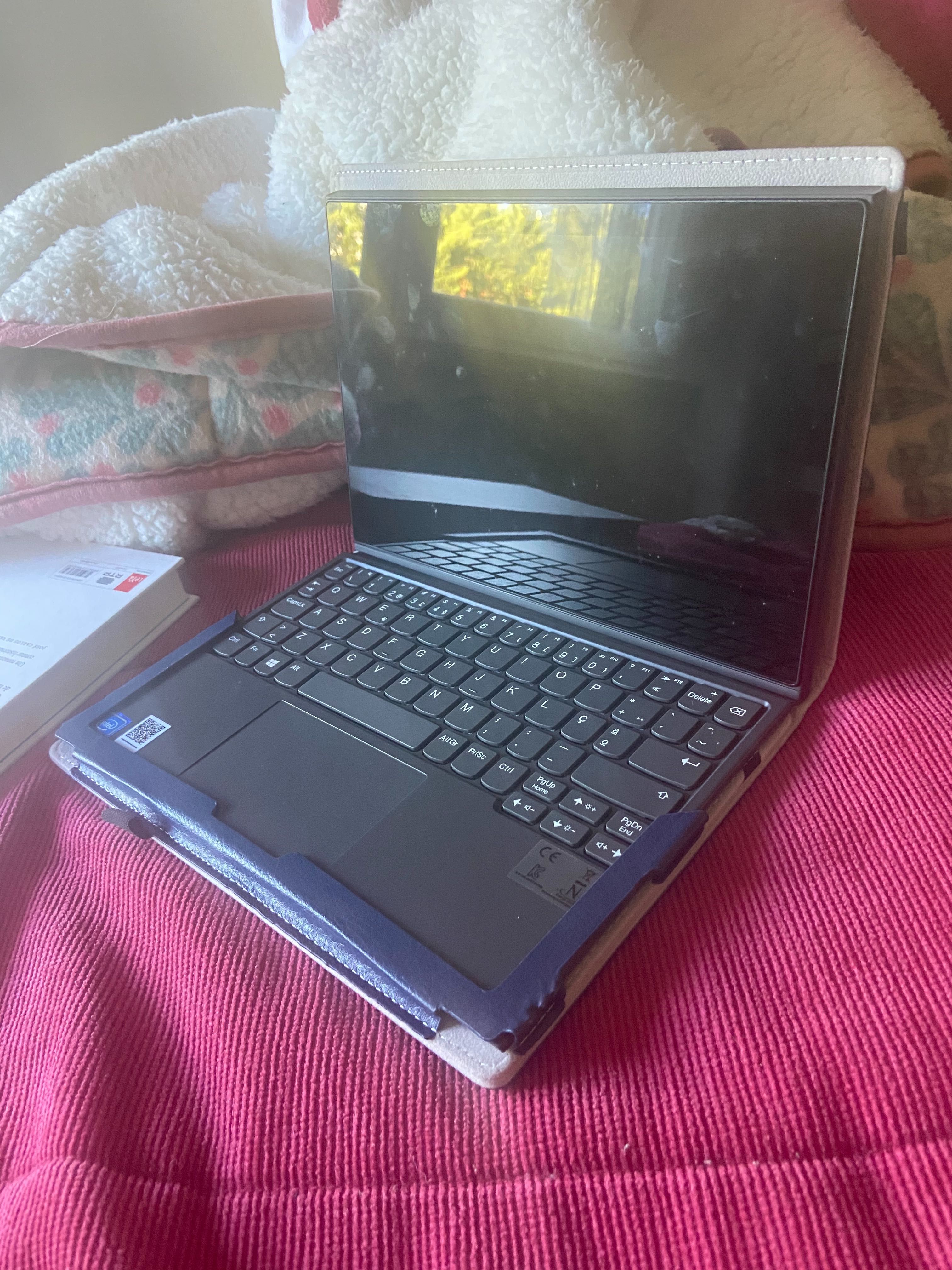 Computador Portátil Lenovo com capa