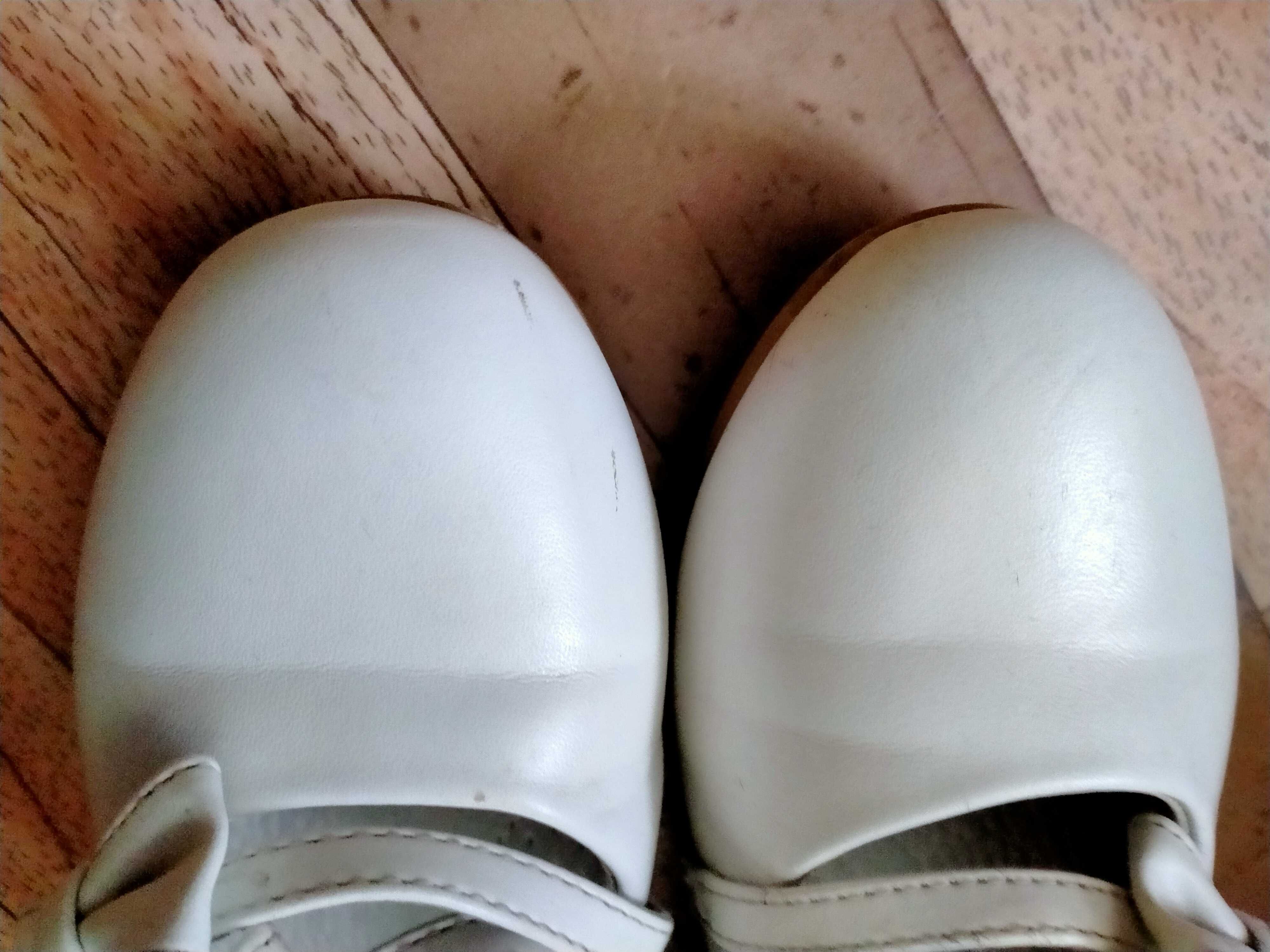 Туфлі 18,5 см по устілці молочного кольору для дівчинки