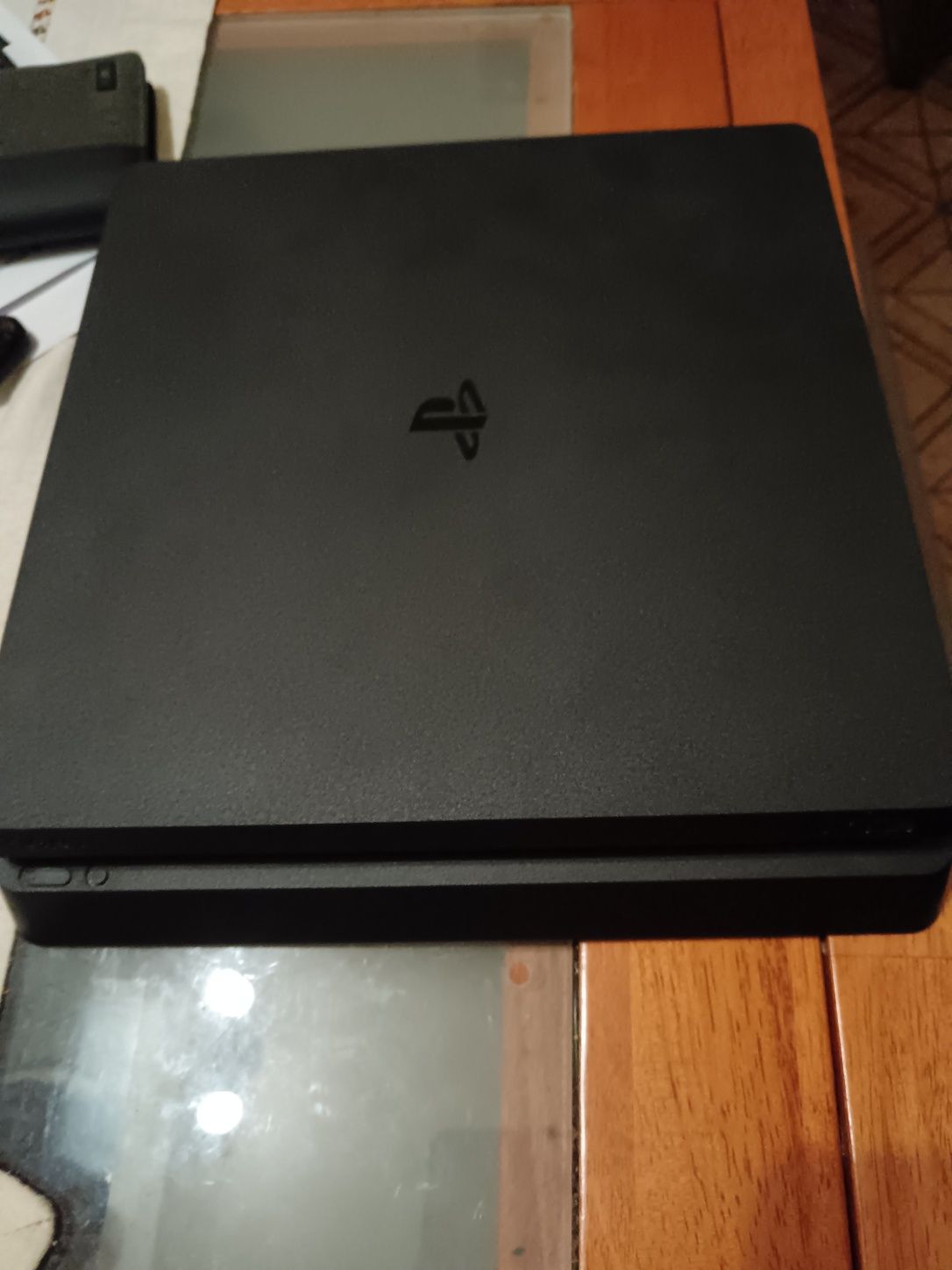 PS4 Slim 1TB em bom estado