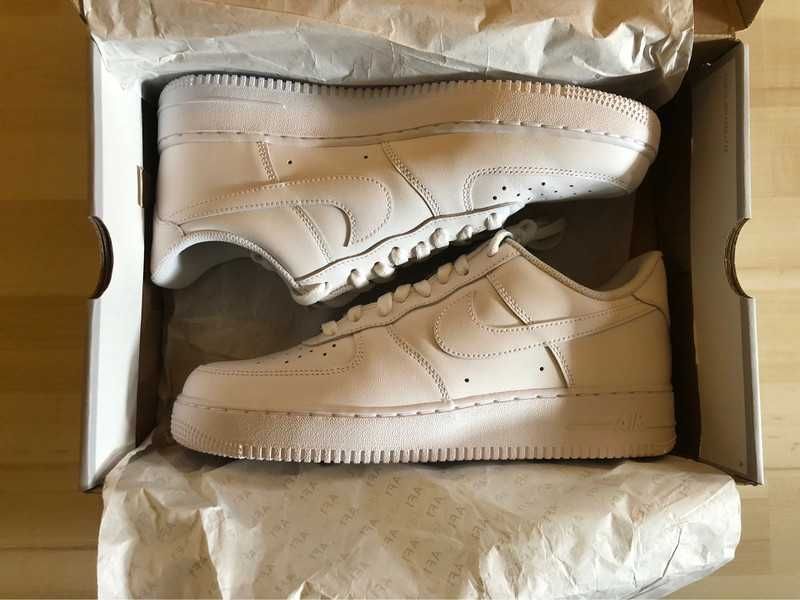 Szary unisex nowy Nike Air Force 1 Low '07 White Rozmiar 43