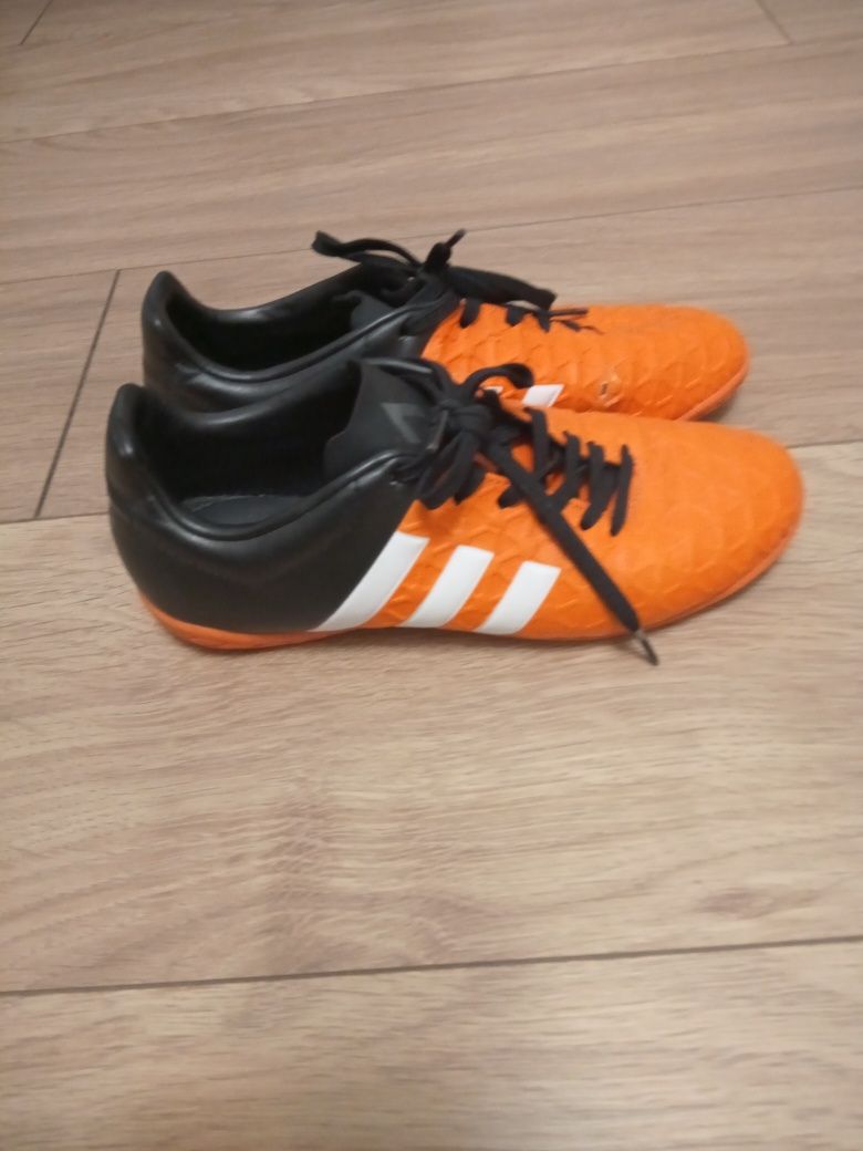 Buty halowe do piłki