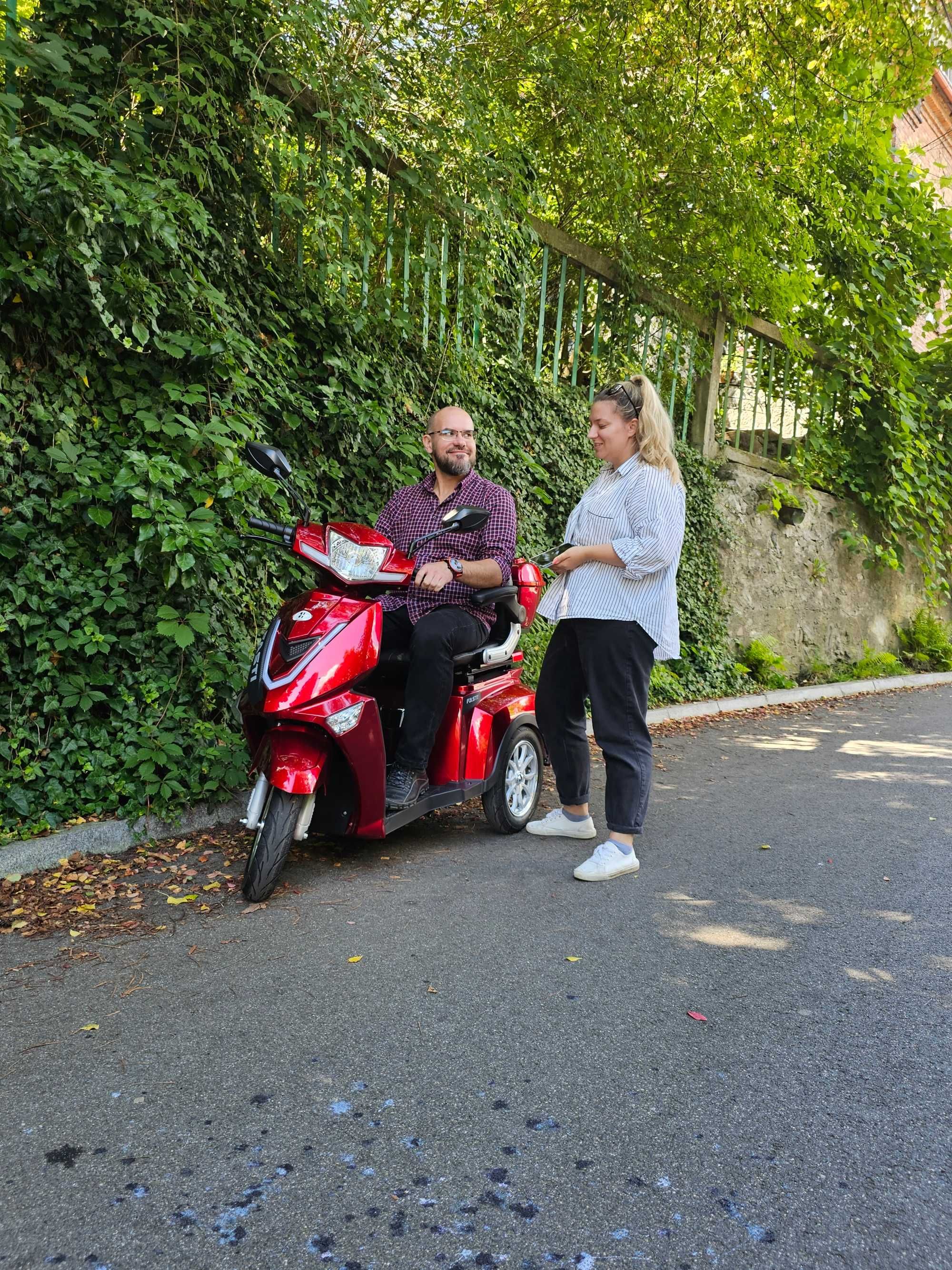 ELECTRORIDE: Skuter trójkołowy FASTI 3 z osłoną na manetki
