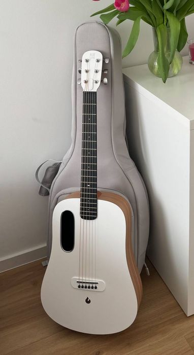 Lava Music Blue Lava Original Freebost White gitara z elektroniką