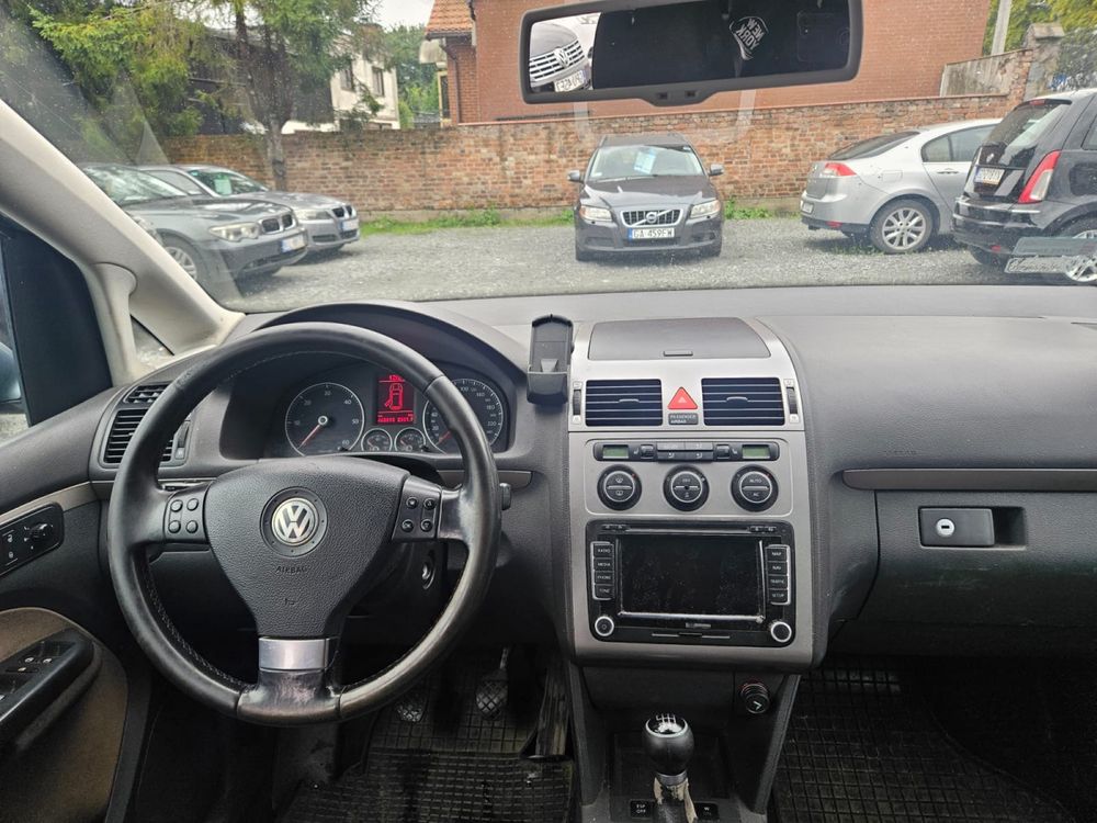 Volkswagen Touran cross 2.0 diesel // 2008 rok // dobrze jezdzi // hak