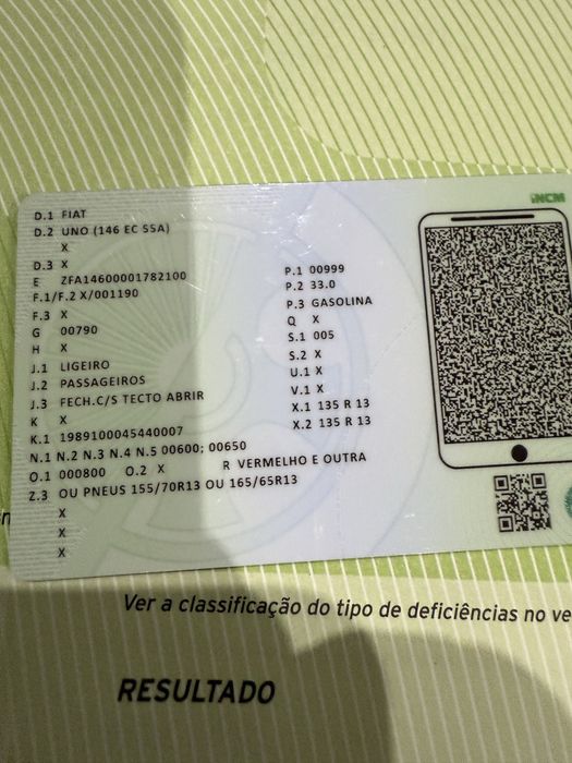 Carro em bos estado de garagem