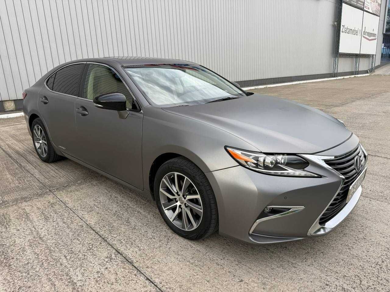 Lexus ES 300H 2016  (23.700$)