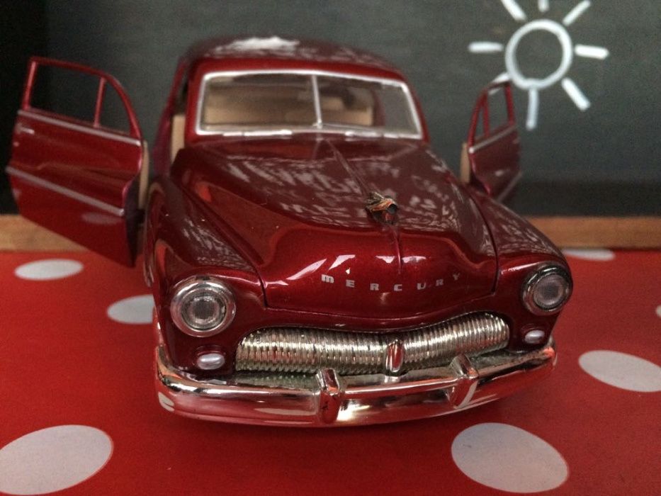 Modelo à escala 1:24 de automóvel Mercury Coupé de 1949