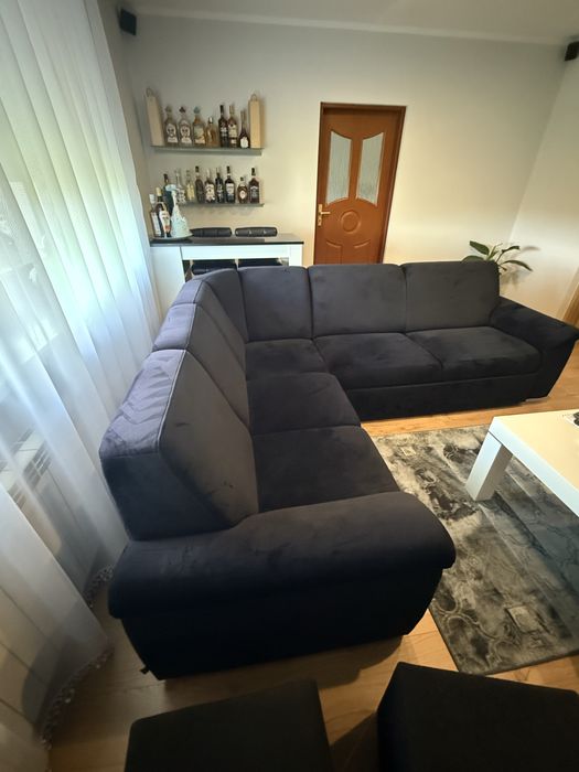 Sofa z funkcją spania + pufy