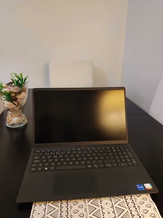 Portátil Dell Vostro 15.6" I7, 16GB, SSD 512GB e Windows 11 Pro