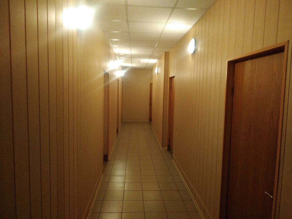 Здам тихий офіс по вулиці Богдана Хмельницкого. Є генератор, підвал.