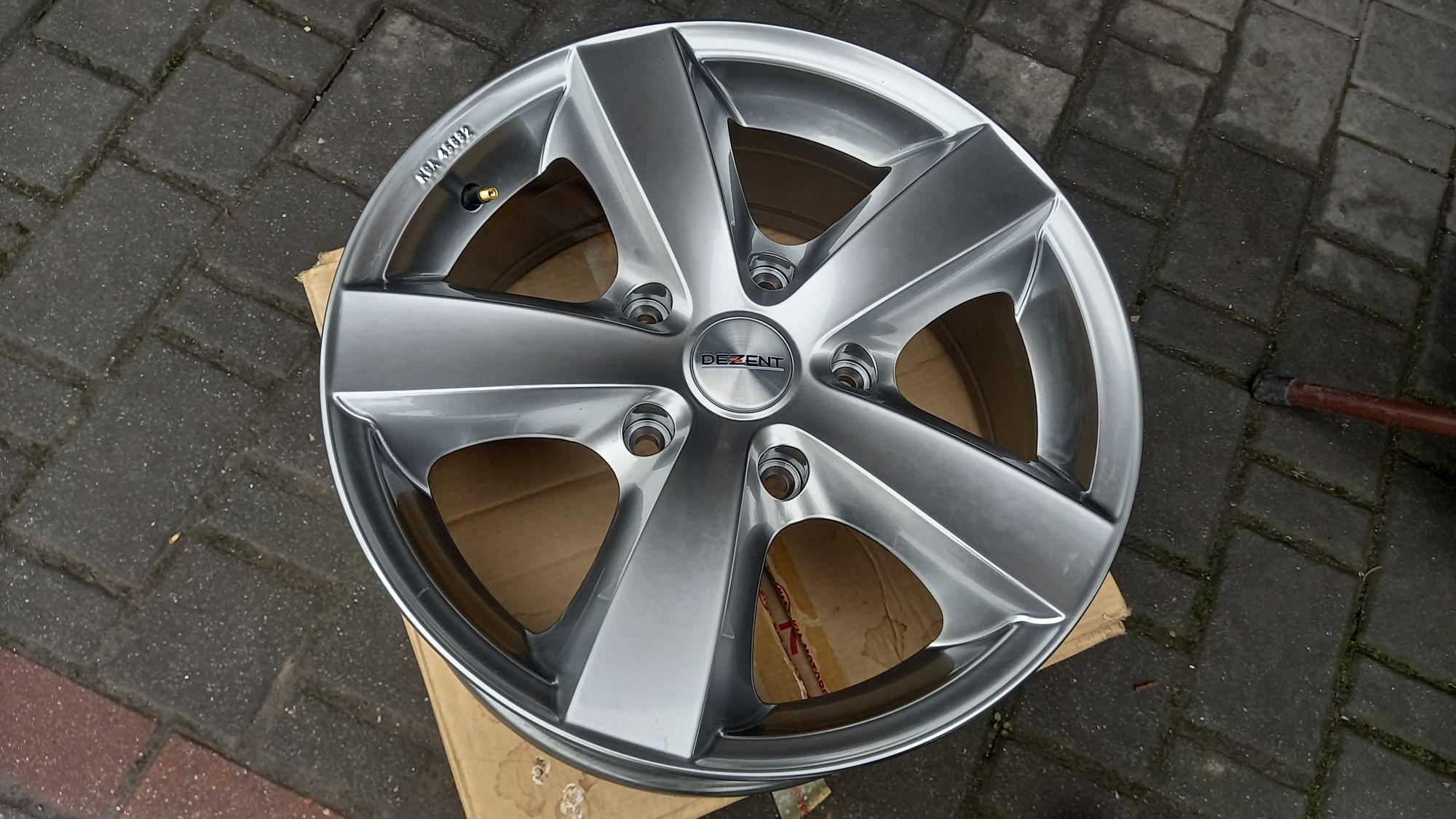 Felgi  Dezent Kia 17" 7.5J ET40 5x139,7 4 sztuki