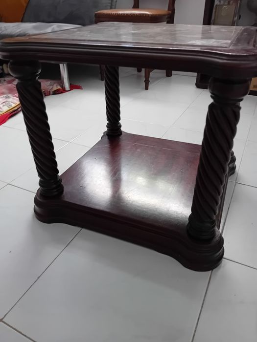 Mesa de centro com pedra