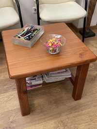 Mesa pequena / mesa de apoio em madeira maciça