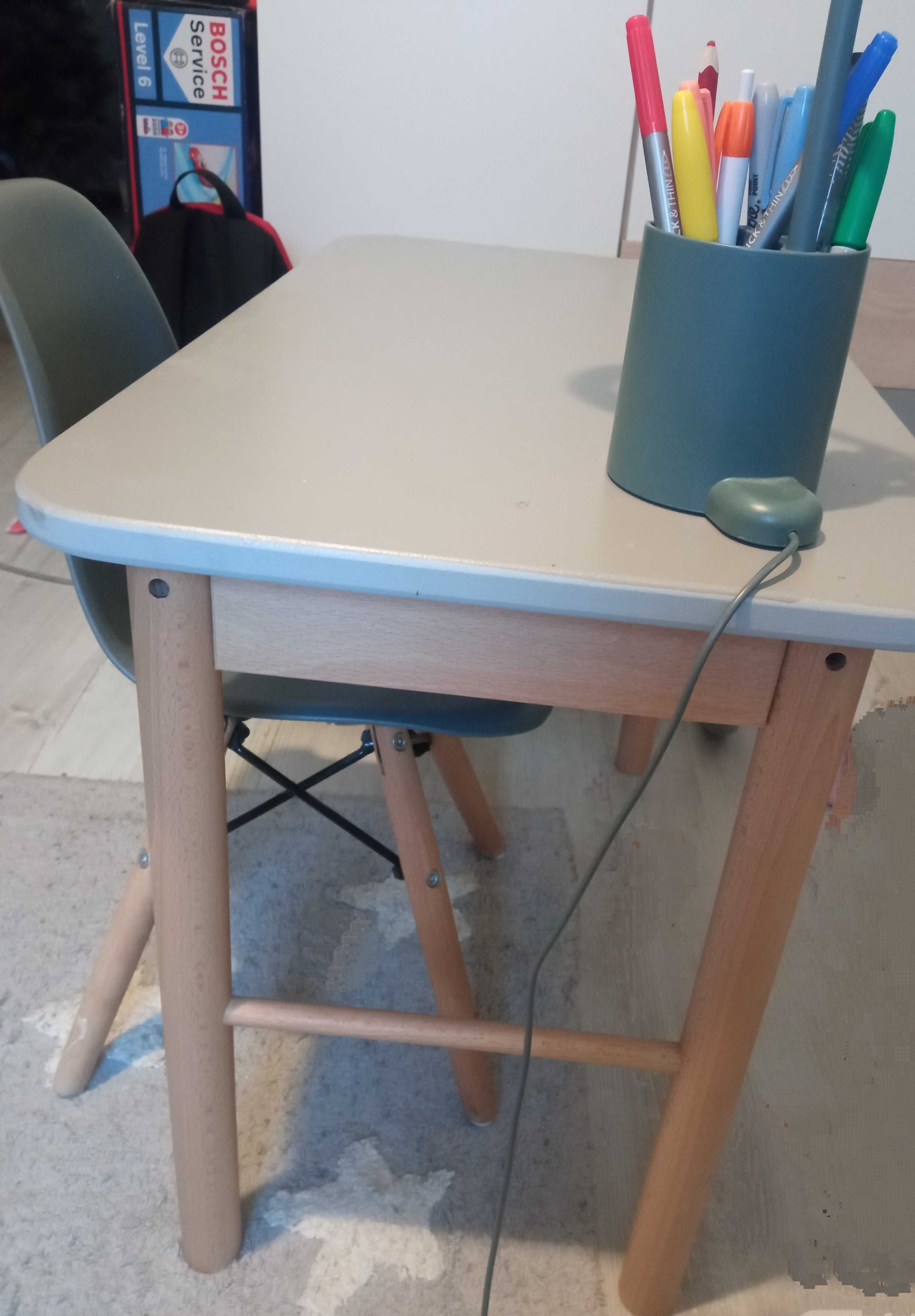 Krzesełko ze stolikiem dla przedszkolaka