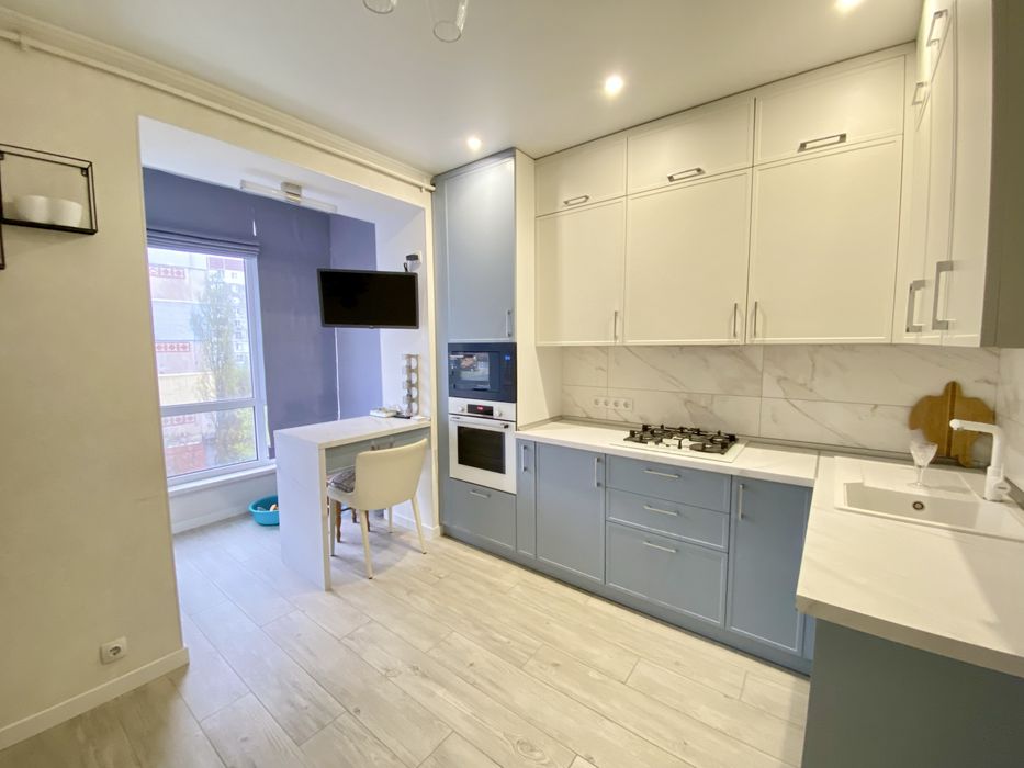 Продам в новобудові 4к квартиру з ремонтом, ЖК Лазурний на Намиві