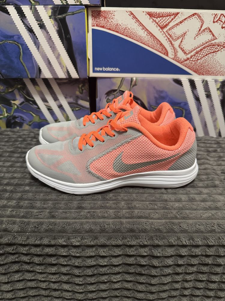 Жіночі кросівки Кроссовки Nike Revolution 3 38,5(24см) оригінал
