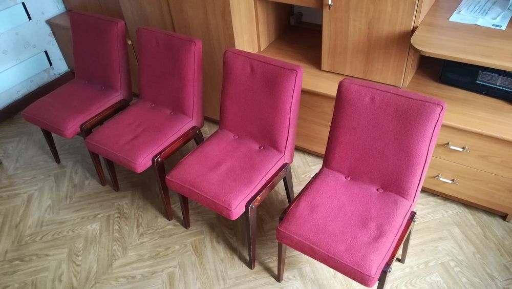 Krzesła AGA  PRL czerwona tapicerka