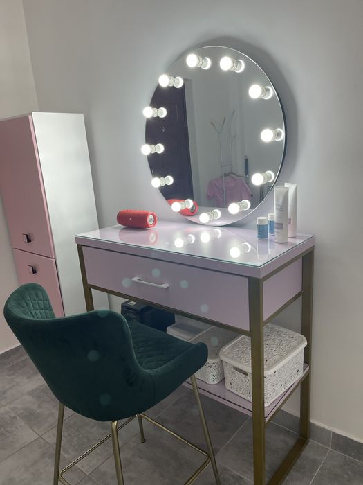 Місце для бровиста,ламімейкер сидяче,візажиста