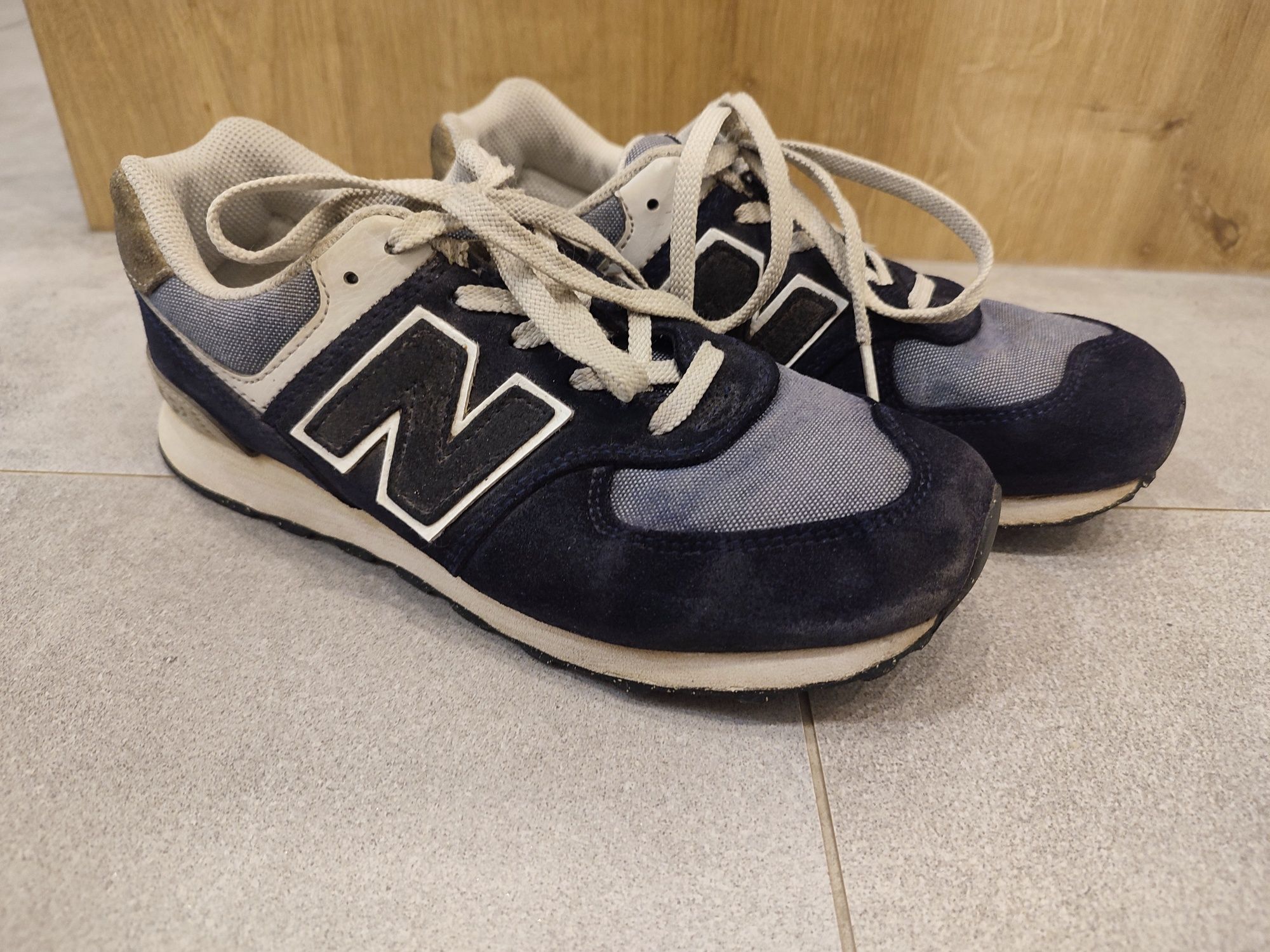 Granatowe buty dla chłopca New Balance rozmiar 36 sneakersy