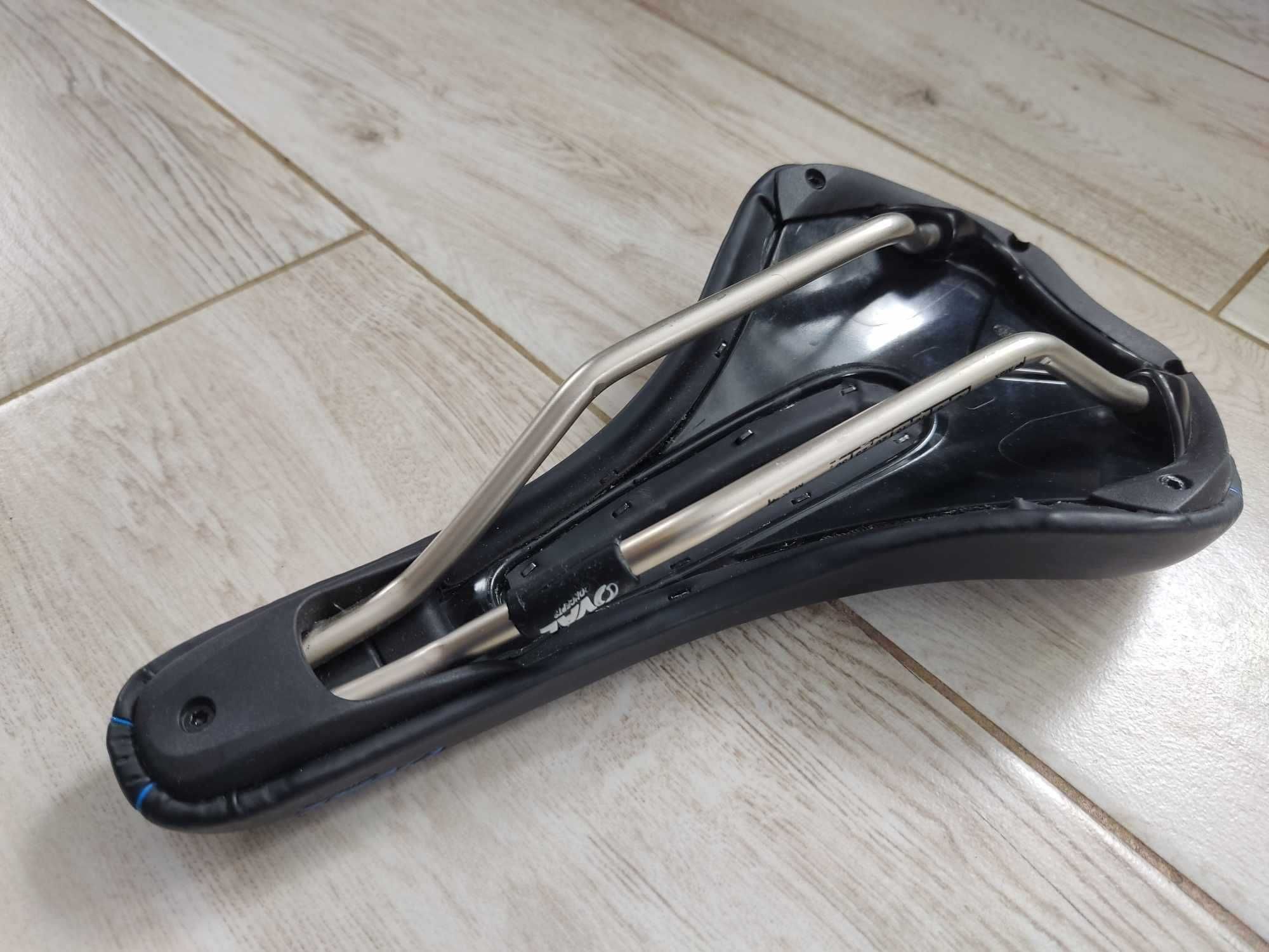 Siodełko szosa gravel OVAL Concept 700W CrMo jak nowe ok. 270g 140x260