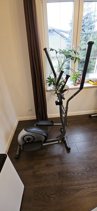 Oferuję do sprzedaży orbitrek w doskonałym stanie.