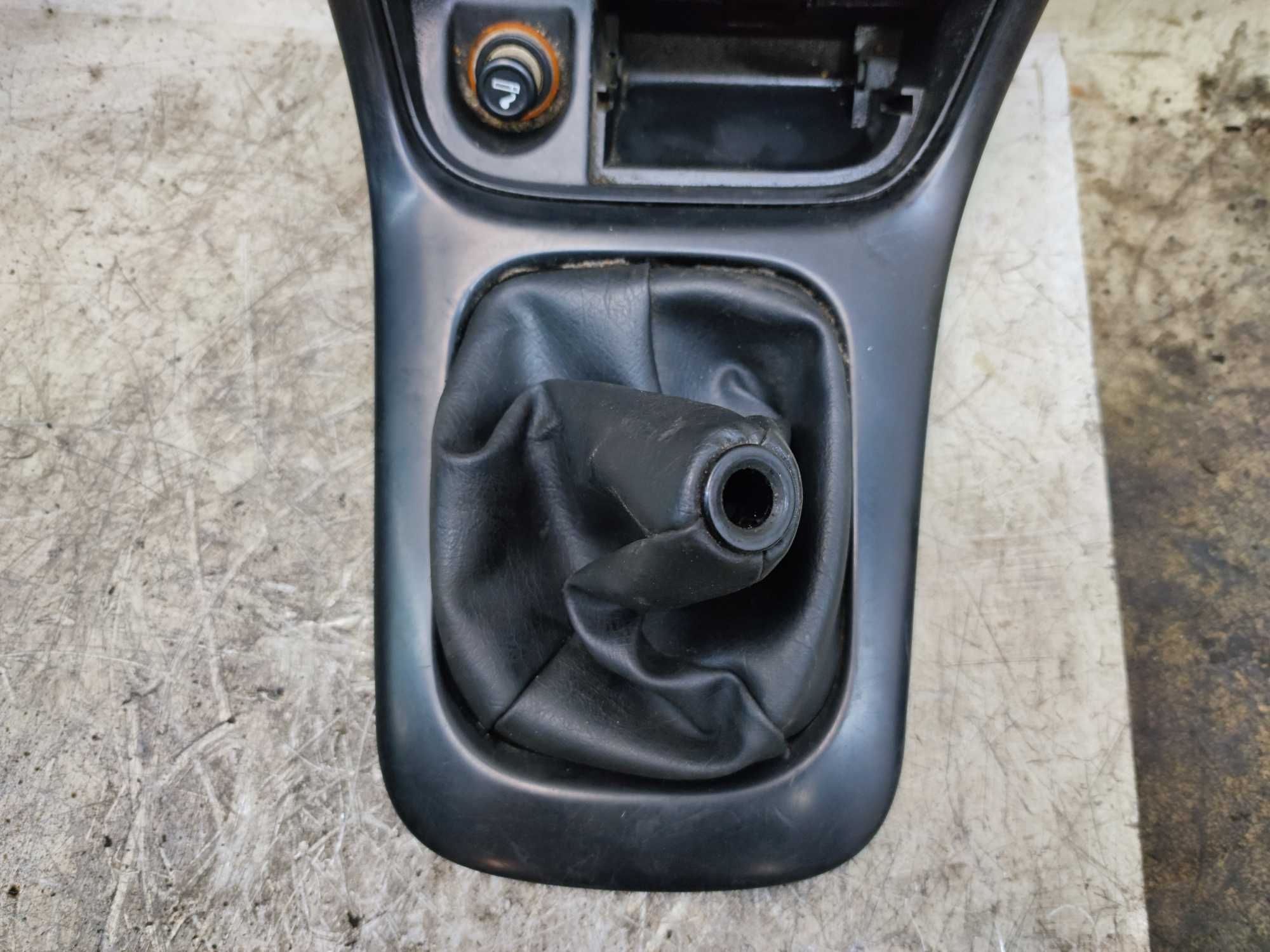 Honda Accord VI Ramka Osłona Konsoli Zapalniczka