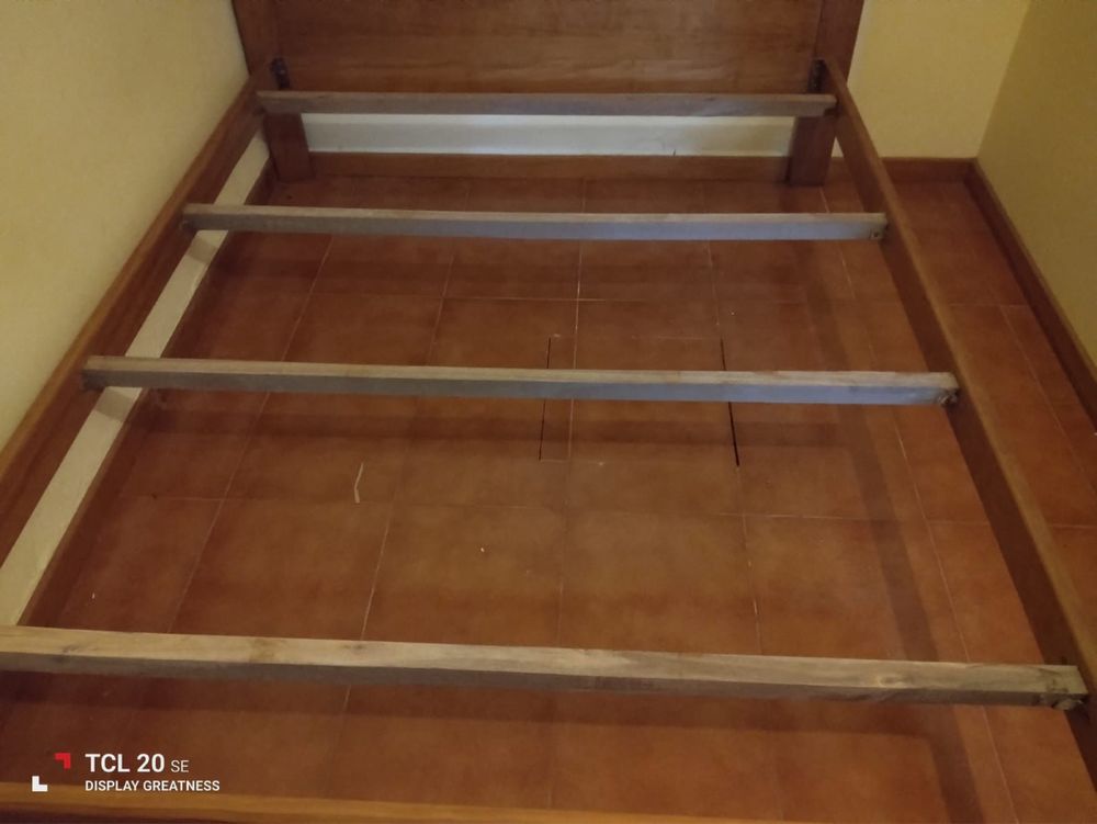 Cama De Casal Com Estrado E Colchão – 450€