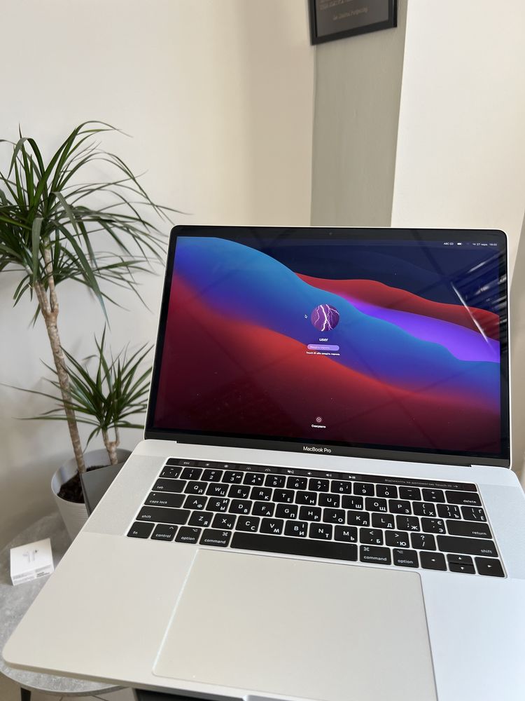 MacBook Pro 15 i7 2017 16/512gb Silver + Гарантія від магазину
