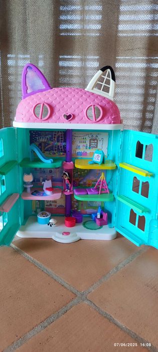 Gabby's dollhouse