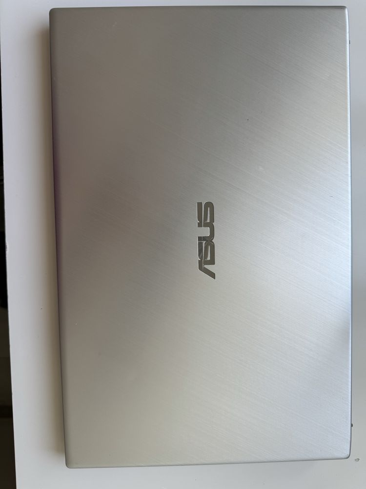 ASUS vivobook 15