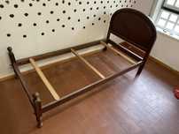 Cama solteiro castanha