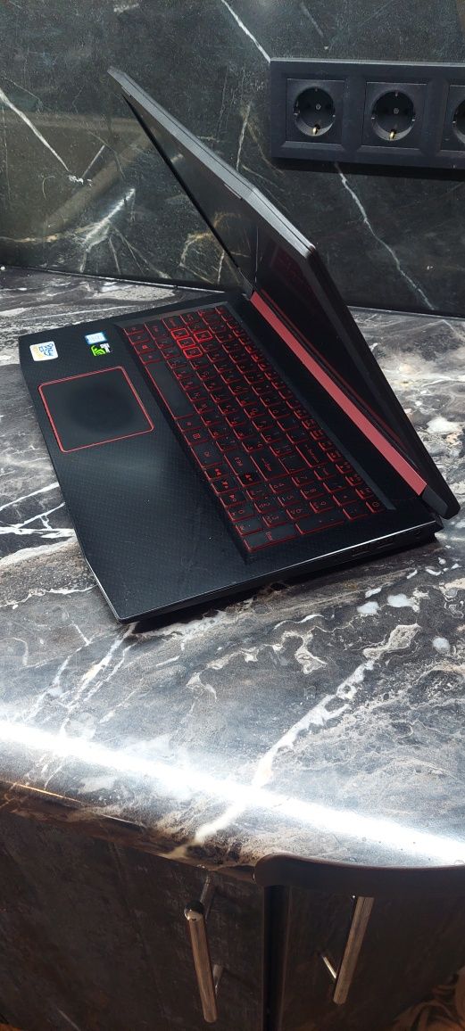 Игровой ноутбук Acer nitro/GTX1050 4gb видеокарта