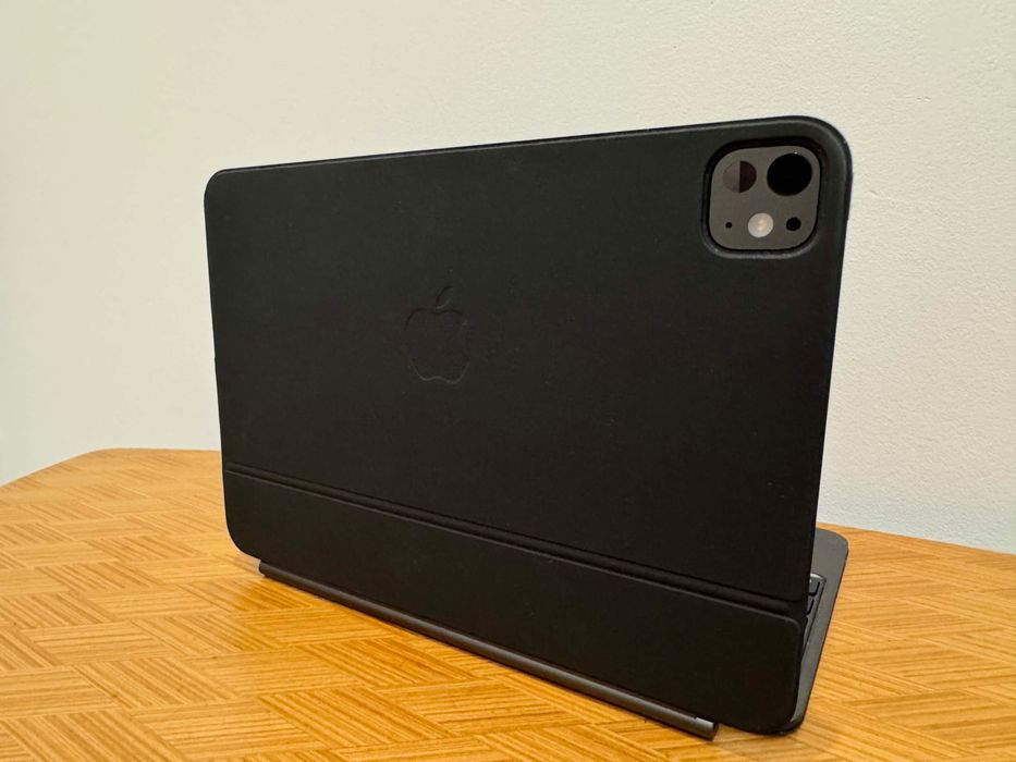 iPad Pro M4 11” 256 GB Wi-Fi + Cellular + Magic Keyboard + etui Nomad