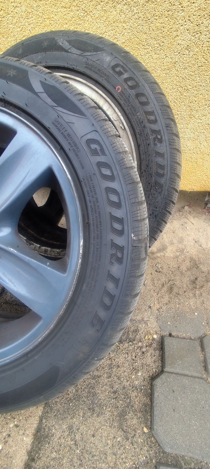 Kola bmw alusie 16 z nowymi oponami